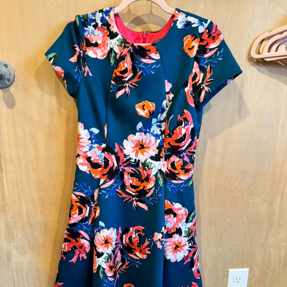 Vince Camuto Fit and Flare Floral dress - size 8